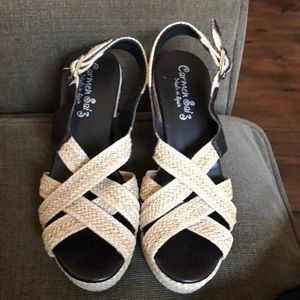 Carmen Saiz crisscross wedge